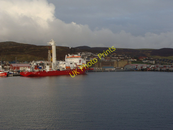 Photo 6"x4" Holmsgarth and the Shetland Hotel Lerwick c2010