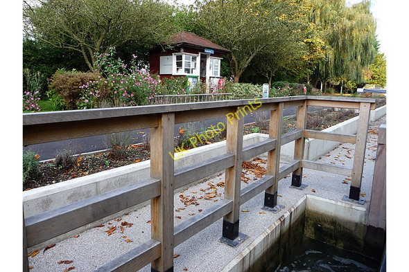 Photo 6"x4" Grafton Lock Radcot c2009