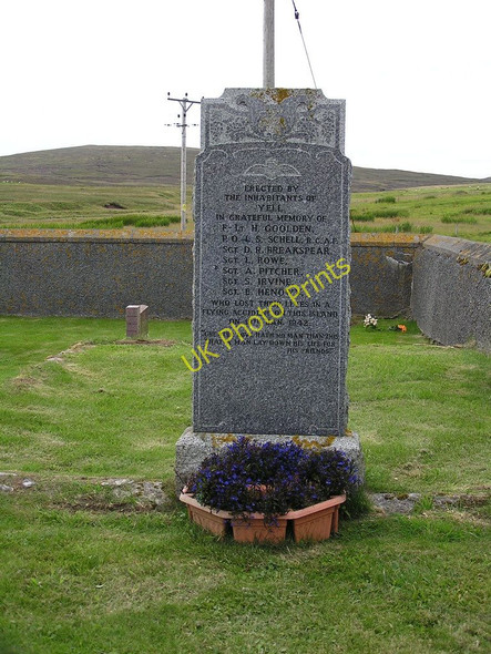 Photo 6"x4" Arisdale Crash Memorial, Hamnavoe Kirk, South Yell Hamnavoe\/HU4980 c2007