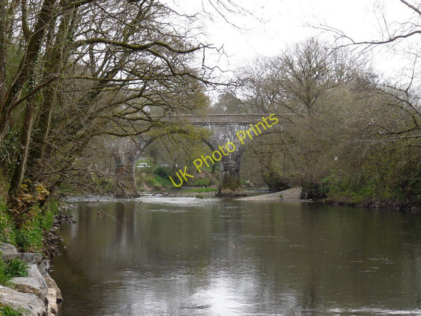 Photo 6"x4" New Bridge (Torrington) on the river Torridge as seen from downstream Great Torrington c2010