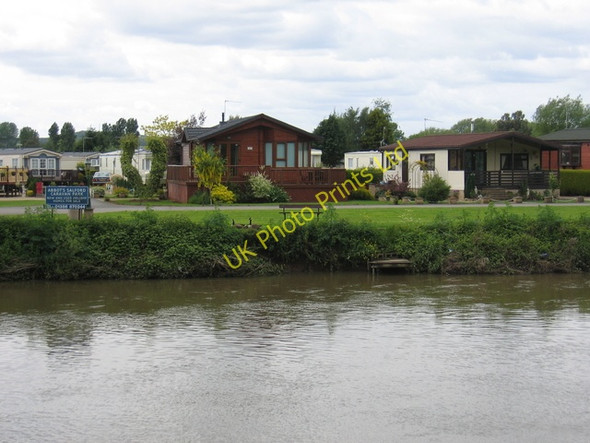 Photo 6"x4" River Avon and Abbot's Salford Caravan Park Cleeve Prior c2006