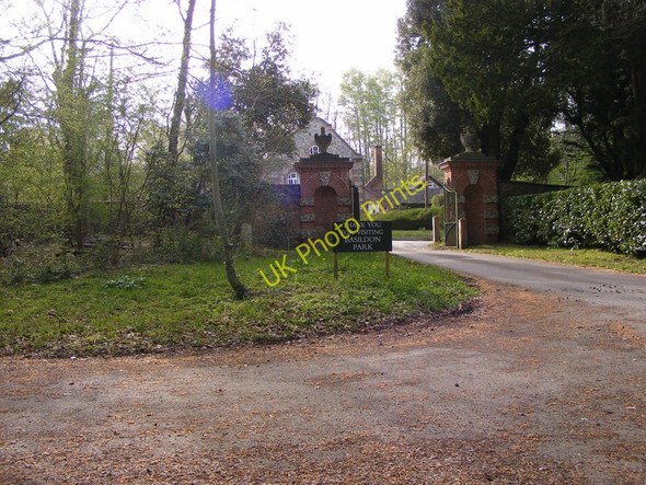 Photo 6"x4" Park Gate Lower Basildon c2010