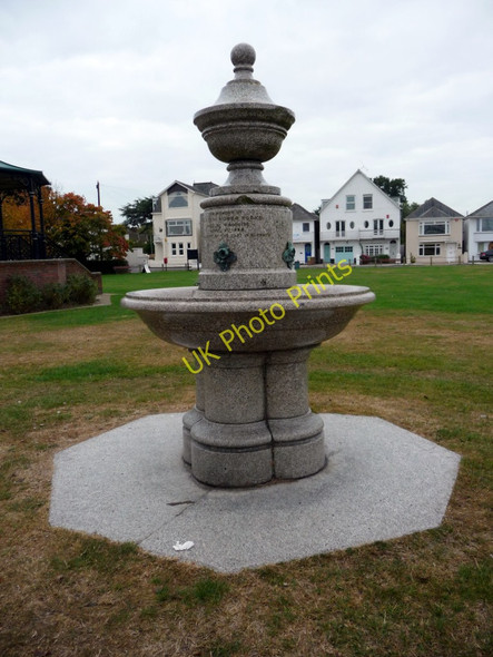 Photo 6"x4" Drinking Fountain, Bath Road Recreation Ground, Lymington, Hampshire Lymington c2009