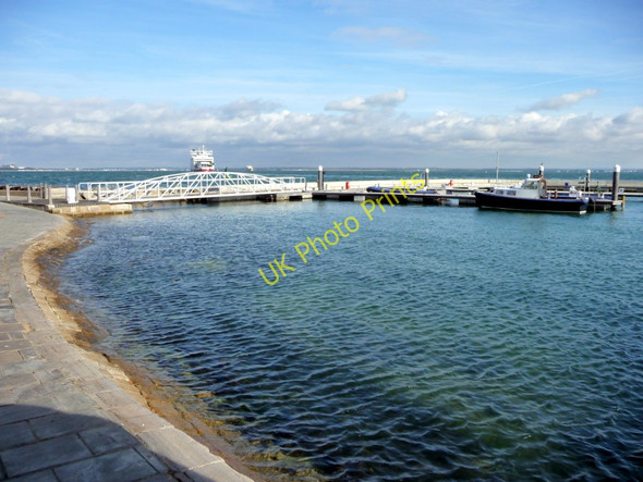 Photo 6"x4" Cowes Harbour, Isle of Wight Cowes c2009