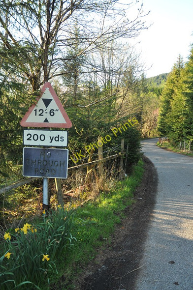 Photo 6"x4" Signpost on the road to Inverawe Bridge of Awe c2010
