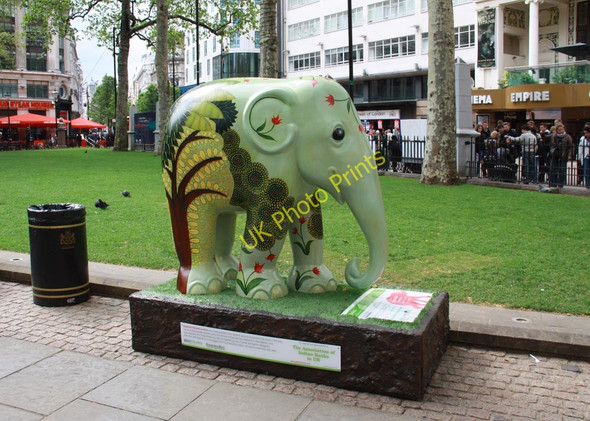Photo 6"x4" Elephant in Leicester Square Westminster c2010 P1