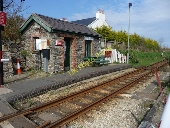 Photo 6"x4" Colby Level Railway Halt Ballagawne\/SC2169 c2010