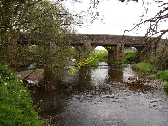 Photo 6"x4" Taw Bridge on the river Taw as seen from downstream North Tawton c2010