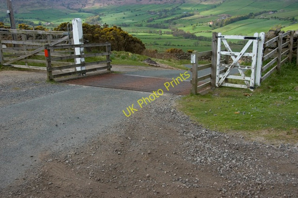Photo 6"x4" Cattle Grid at Bainley Bank Street\/NZ7304 c2010