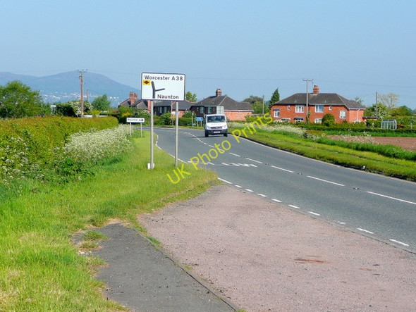 Photo 6"x4" Approaching Naunton Naunton\/SO8739 c2010