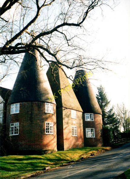 Photo 6"x4" Sponden Oast, Sponden Lane, Sandhurst, Kent  Field Green c0