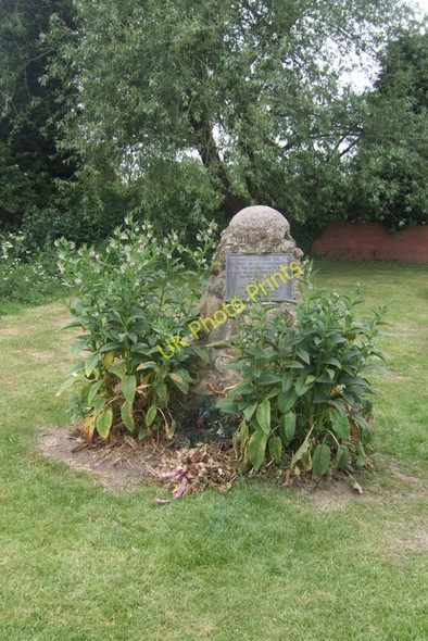 Photo 6"x4" Bonnie Prince Charlie Memorial Barrow upon Trent c2010
