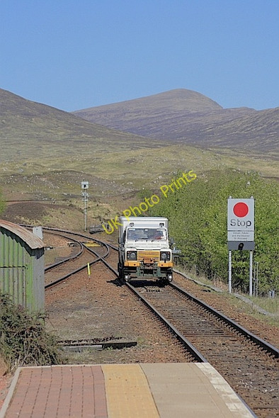 Photo 6"x4" The Landrover Approaching Platform One ... Rannoch Sta c2010
