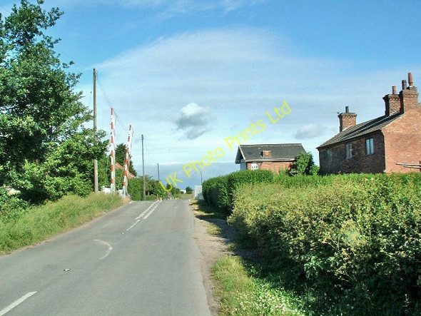 Photo 6"x4" Selby, Henwick Hall Railway Crossing Brayton c2006
