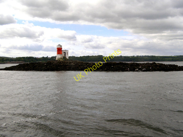Photo 6"x4" Beamer Rock and Navigation Beacon Queensferry\/NT1278 c2010