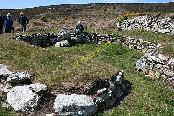 Photo 6"x4" Hut Circles (7) Goferydd c2010
