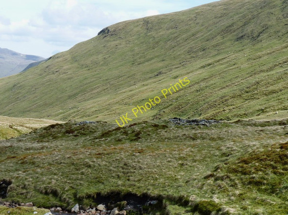 Photo 6"x4" Shielings high in the glen of the Allt a' Chobhair Beinn Ghlas\/NN6240 c2010