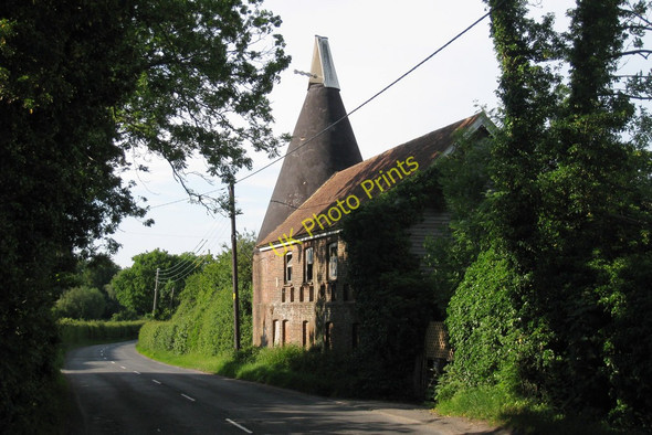 Photo 6"x4" Oast House at Hobby Hobbs Farm, Staplecross, East Sussex Collier's Green c2010