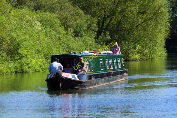 Photo 6"x4" A narrowboat on the Thames Wolvercote c2010