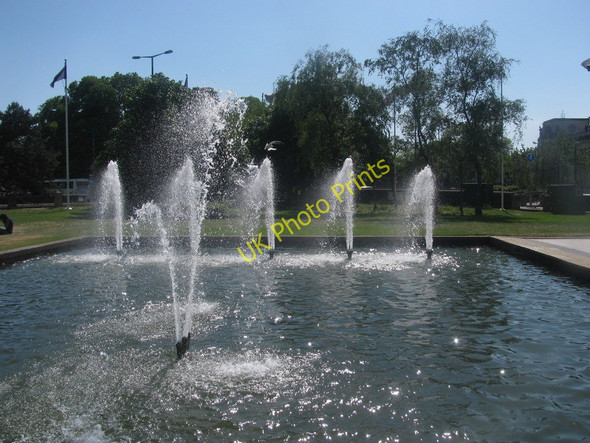 Photo 6"x4" Civic Centre Fountains Cardiff\/Caerdydd c2010