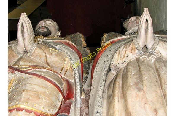 Photo 6"x4" St Michael's church in Framlingham - the Surrey tomb (detail) Framlingham c2010