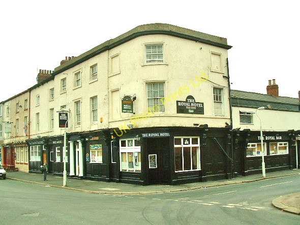 Photo 6"x4" Goole, The Royal Hotel Goole c2006