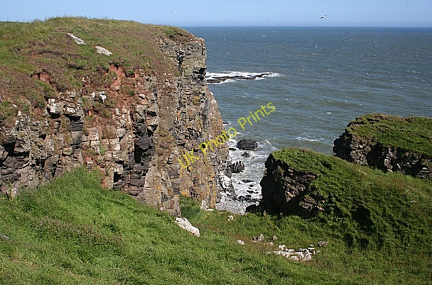 Photo 6"x4" Cliff near The Veshels Whinnyfold c2010