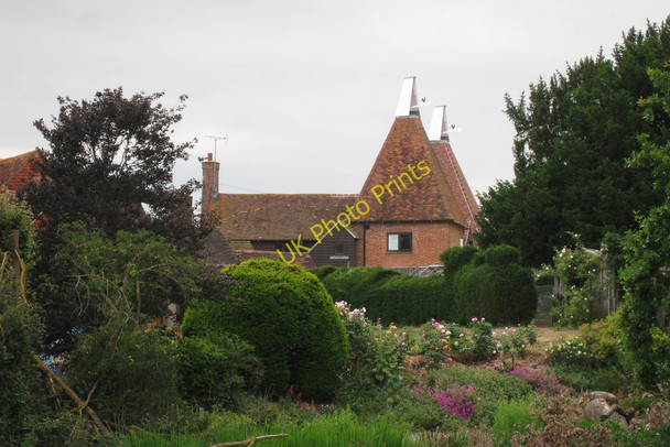 Photo 6"x4" Oast House at Whistlers Farm, Howgreen Lane, Edenbridge, Kent How Green c2010