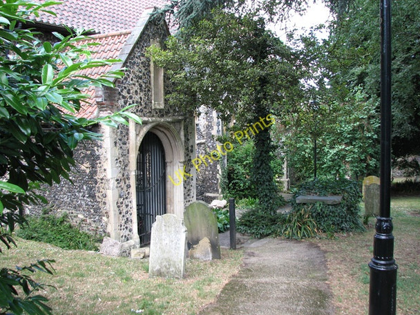 Photo 6"x4" Footpath past St Etheldreda's church, Norwich Norwich c2010 P1