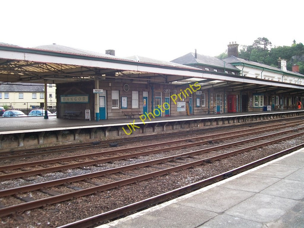Photo 6"x4" Platform 1 at Bangor (Gwynedd) Railway Station Bangor\/SH5771 c2010