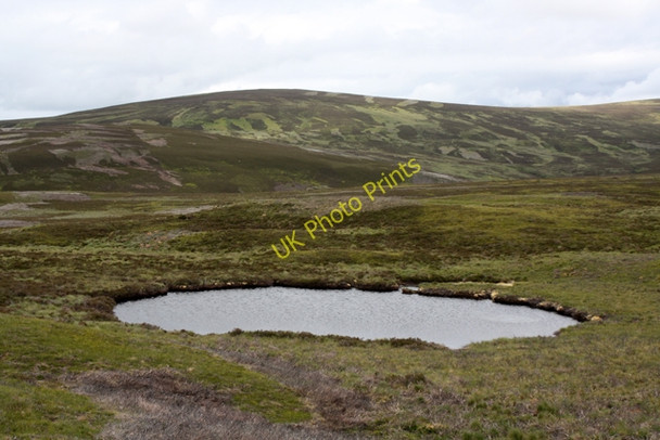 Photo 6"x4" Loch an t-Sidhein Dhuibh Allt nan Gamhuinn c2010