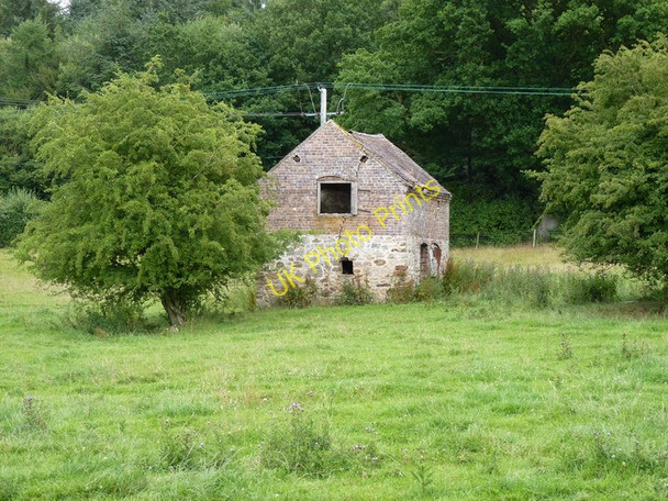 Photo 6"x4" Derelict outbuilding at Hillview Farm Atterley c2010