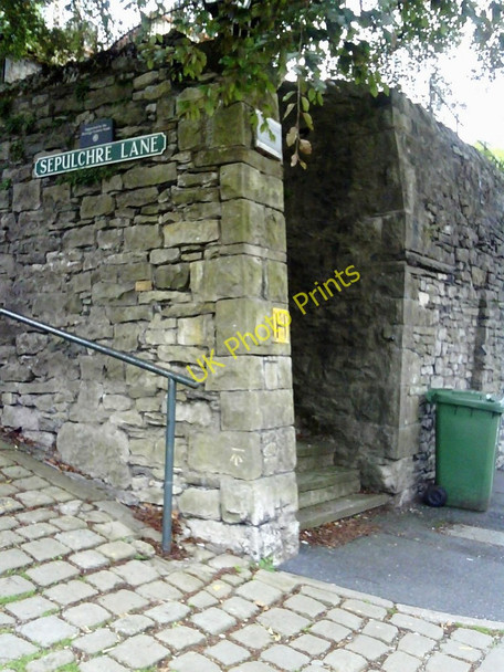 Photo 6"x4" Benchmark on wall of Sepulchre Lane Kendal c2010