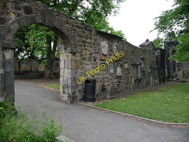 Photo 6"x4" The Flodden Wall in Greyfriars Kirkyard Edinburgh c2010