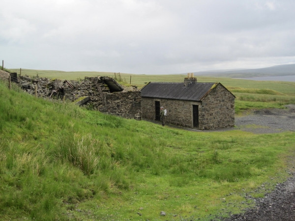 Photo 6"x4" Mine Workers Hut, Dubby Sike Mine Harwood\/NY8233 c2010