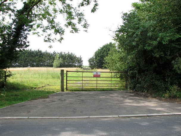Photo 6"x4" Gated track by Lotus Motor Works in Hethel Penny's Green c2010