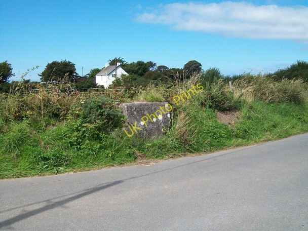 Photo 6"x4" The remains of a mik churn stand opposite the Lleiniau road Llangwnnadl c2010