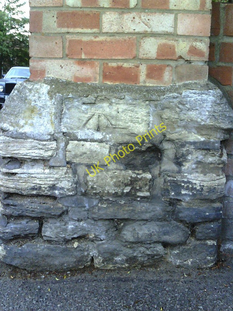 Photo 6"x4" Benchmark on wall pier at junction of Hobson Road and Banbury Road Sunnymead\/SP5009 c2010