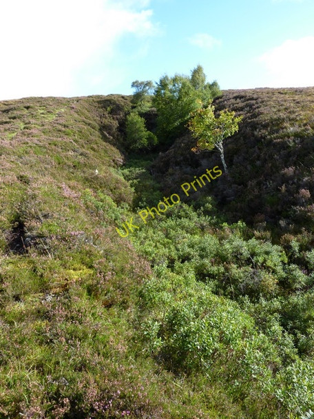 Photo 6"x4" A small tributary to Allt an Sgeireach Oape c2010