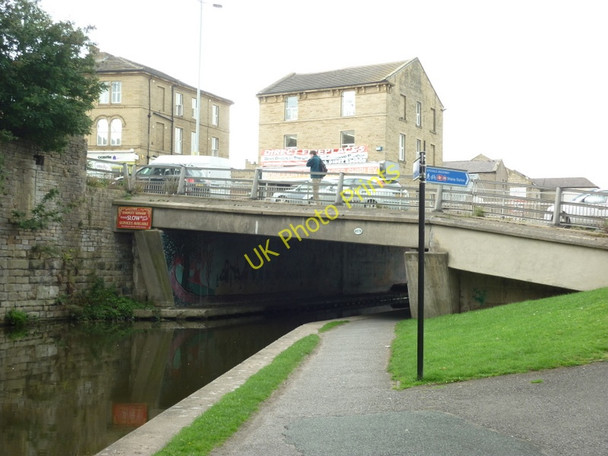 Photo 6"x4" Walking along the Leeds to Liverpool Canal #146 Shipley\/SE1437 c2010