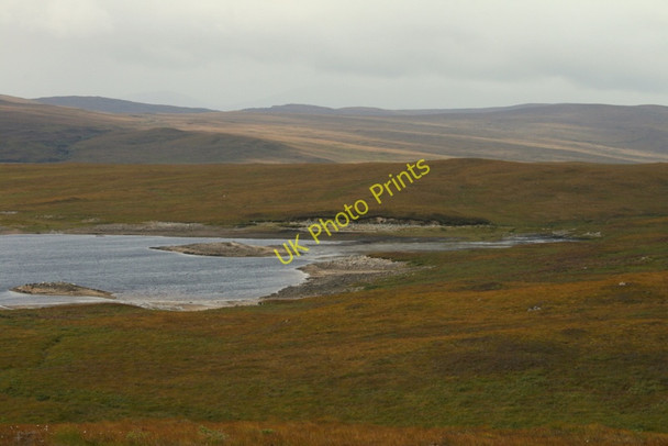 Photo 6"x4" Autumn hues around a little bay of Loch Shin Loch an Fhreiceadain c2010