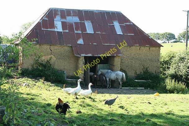 Photo 6"x4" Cheriton Bishop: cob barn Crockernwell c2006