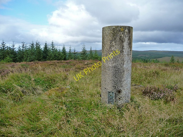 Photo 6"x4" Trig point on Beinn a' Ghlinne Bhig Glen Bernisdale c2010