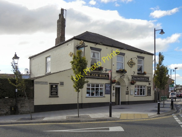 Photo 6"x4" The Black Bull Standish\/SD5610 c2010