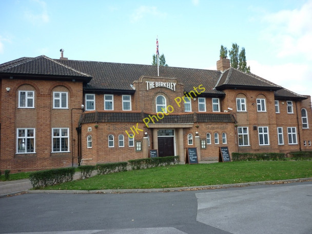 Photo 6"x4" The Berkeley Public House, Scunthorpe Scunthorpe c2010