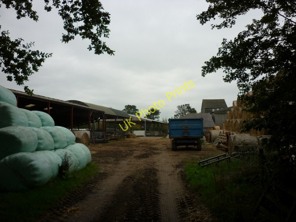 Photo 6"x4" A farmyard at Newsholme Newsholme\/SE7129 c2010