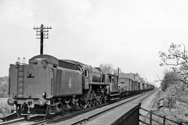 Photo 6"x4" To the top of the Lickey Bank at Blackwell, with banker at rear of an ascending freight Apes Dale c1957