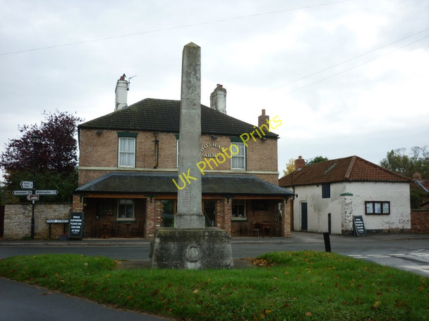 Photo 6"x4" Hotham war memorial with  the Hotham Arms behind Hotham c2010