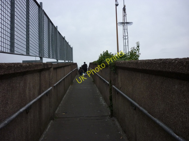 Photo 6"x4" A footbridge in Scunthorpe Scunthorpe c2010