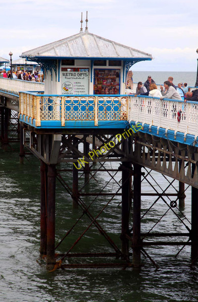 Photo 6"x4" Kiosk on Llandudno Pier Llandudno c2010